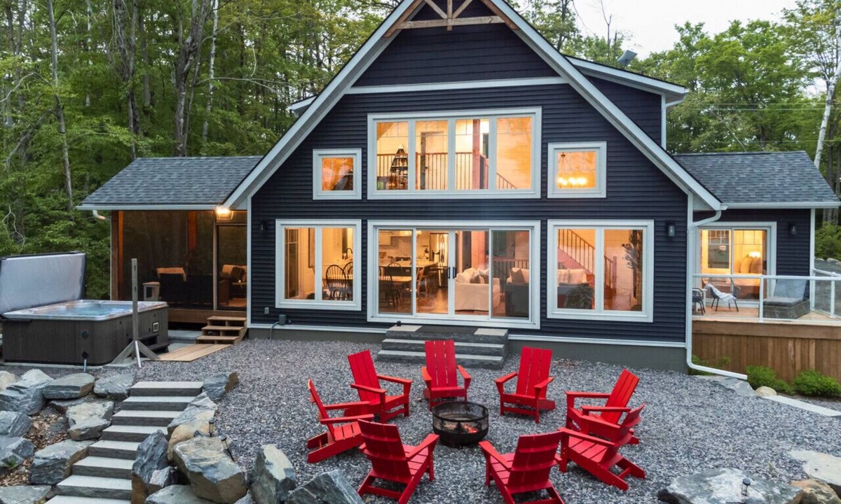Georgian Bay Cottage | Lakefront Muskoka Cottage w/hot tub
