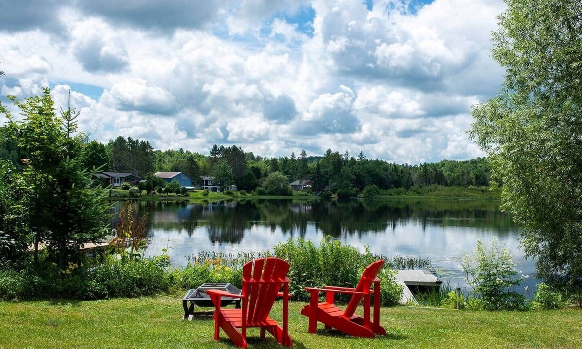 Namur House | Lakefront Nature Escape