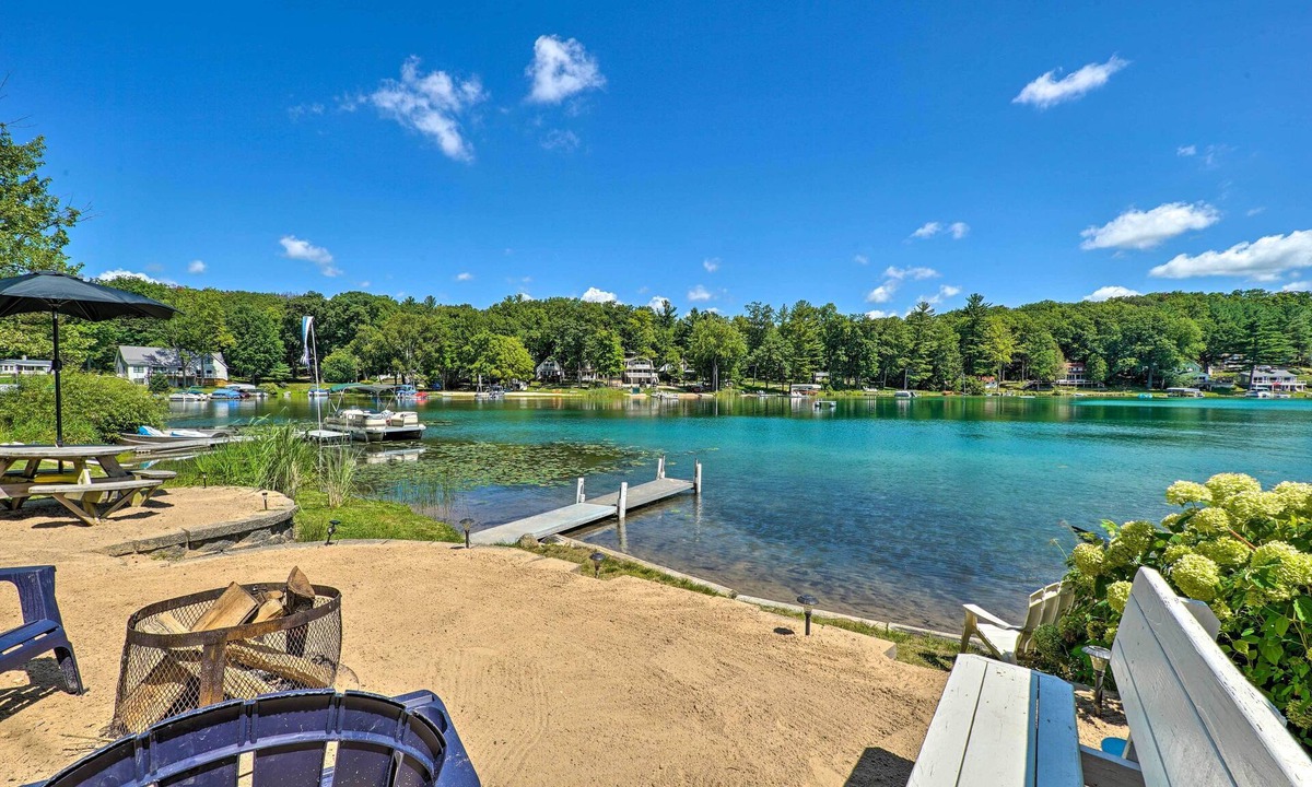 Newaygo House | Lakefront Newaygo Home - Private Dock, Kayaks