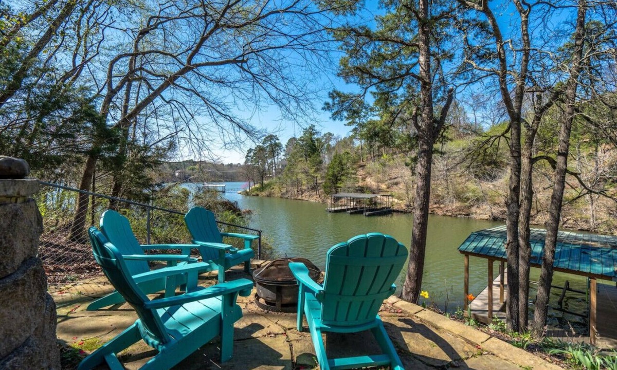 Jones Mills House | Lakefront Oasis: 4BR, Boat Dock