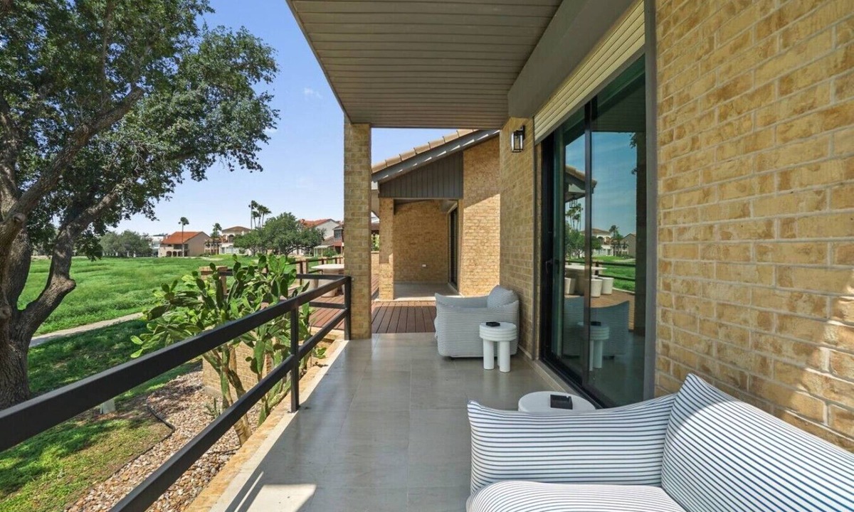 Mission House | Lakefront Oasis Casa Hoyo 12 Private Retreat