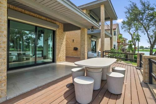 Mission House | Lakefront Oasis Casa Hoyo 12 Private Retreat