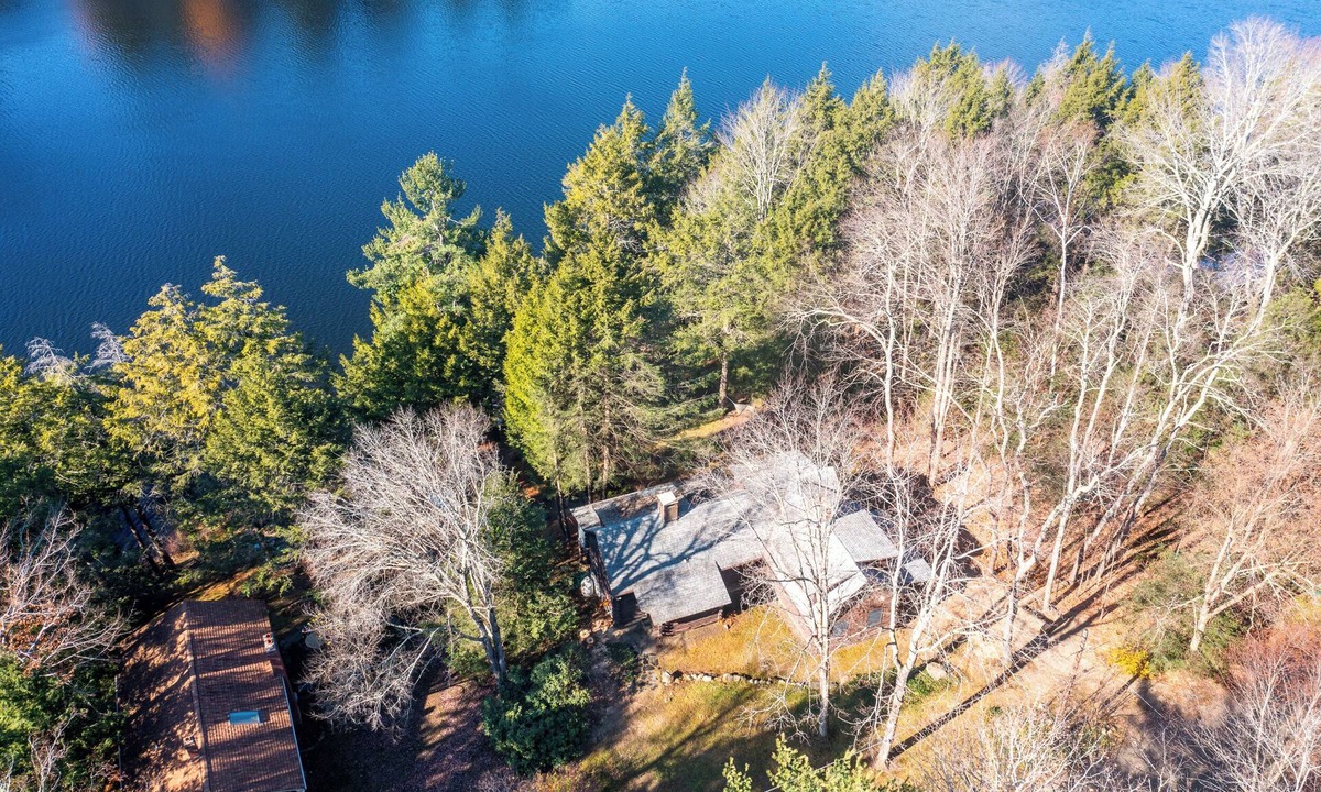 Williamsburg House | LAKEFRONT OASIS w/sauna + gym