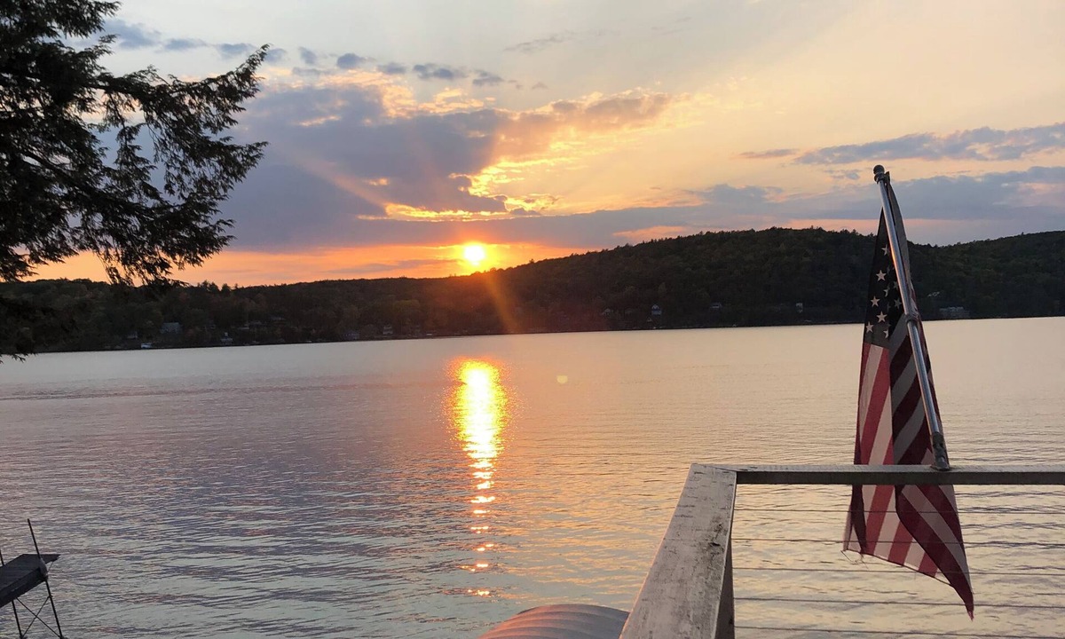 Bomoseen Cottage | Lakefront oasis with amazing sunsets