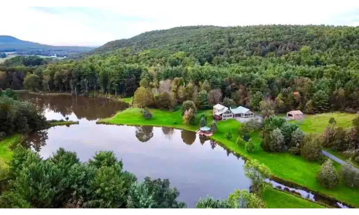 Clarksville House | Lakefront on 150 acres, 6BR, fireplace, fire pit, WiFi, Pets welcome!