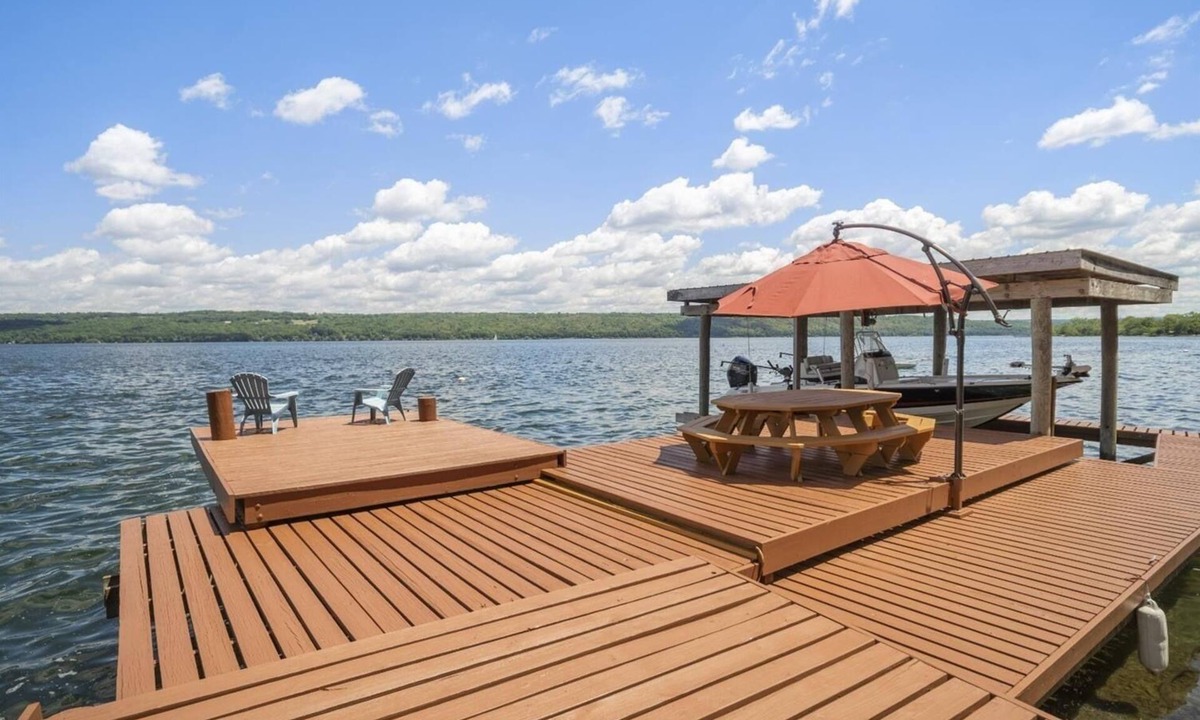 Trumansburg Cottage | Lakefront on Cayuga Lake – 20% Off May Midweek Stays