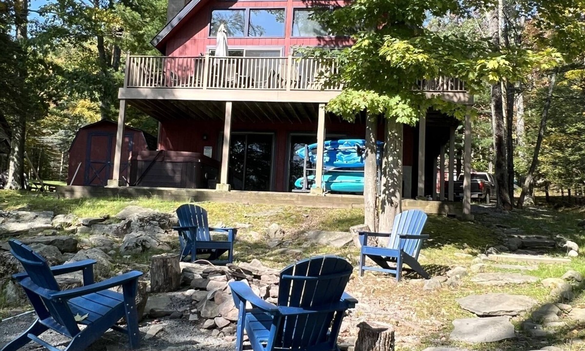 Lakeville Ski Chalet | Lakefront on Wallenpaupack with Hot Tub - Pet Friendly