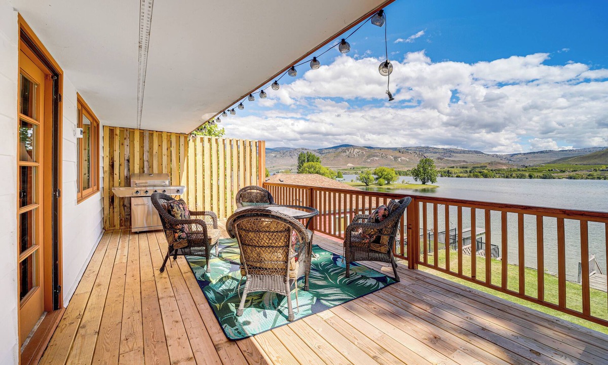 Oroville House | Lakefront Oroville Paradise: Private Beach & Dock!