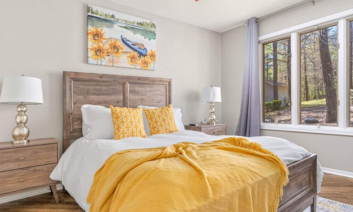 Hot Springs Village Apartment | Lakefront Paradise w/Hot Tub, Decked Out on Desoto