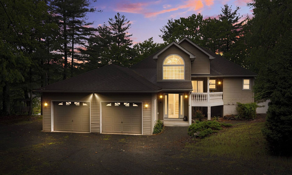 Rowland House | Lakefront Paradise with Private Dock, Soaking Tub & Eagle Views