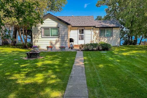 Pelican Rapids House | Lakefront Pelican Rapids Cabin w/Boat Dock!