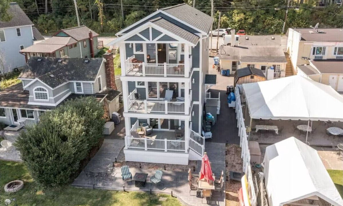 Conesus Apartment | Lakefront Penthouse Apartment