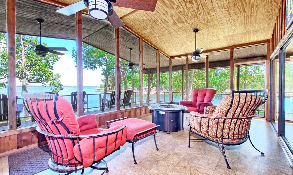 South Toledo Bend Cabin | Lakefront, pet friendly, cabin with spectacular views on South Toledo Bend.