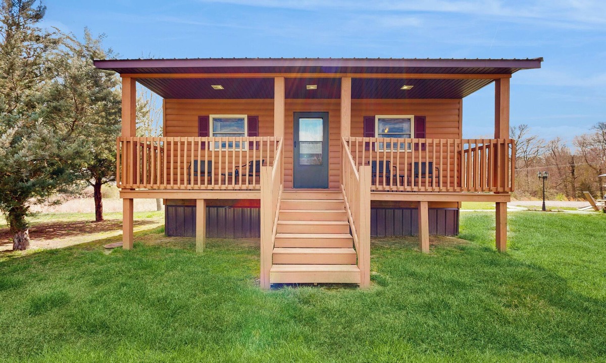 Murphysboro Cabin | Lakefront, Pet-Friendly 1BR w/Porch & Fire Pit