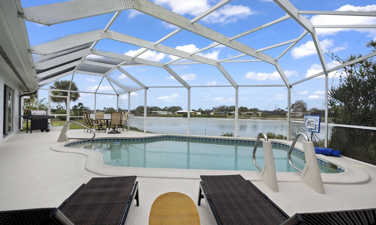 Venice Gardens House | Lakefront Pool Home-Venice, FL