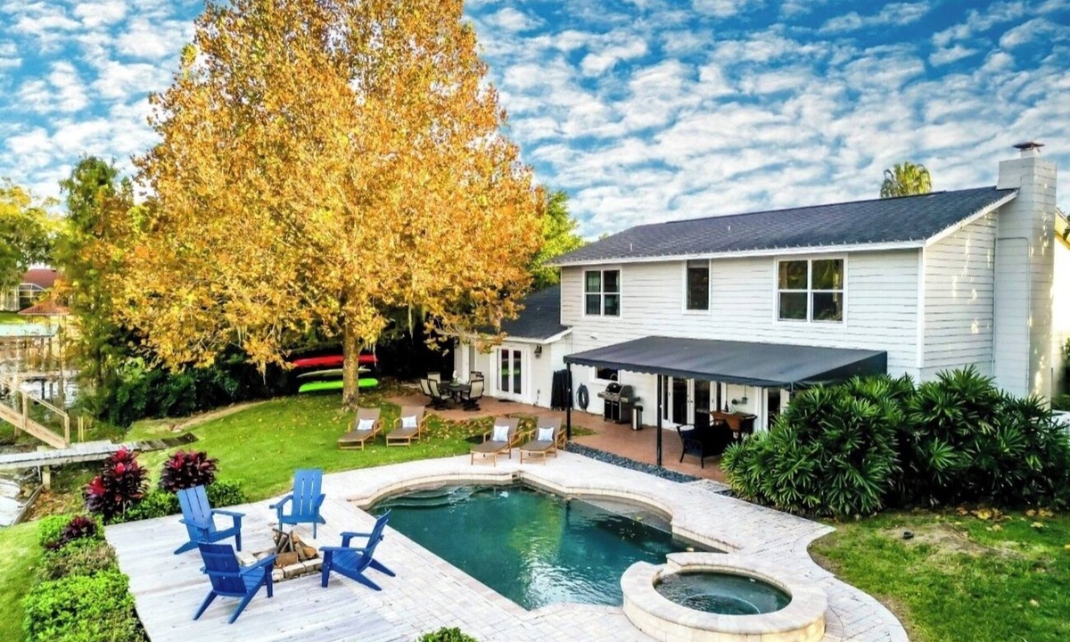 Carrollwood House | Lakefront Pool Home w/Game Room, Epic View, Kayaking