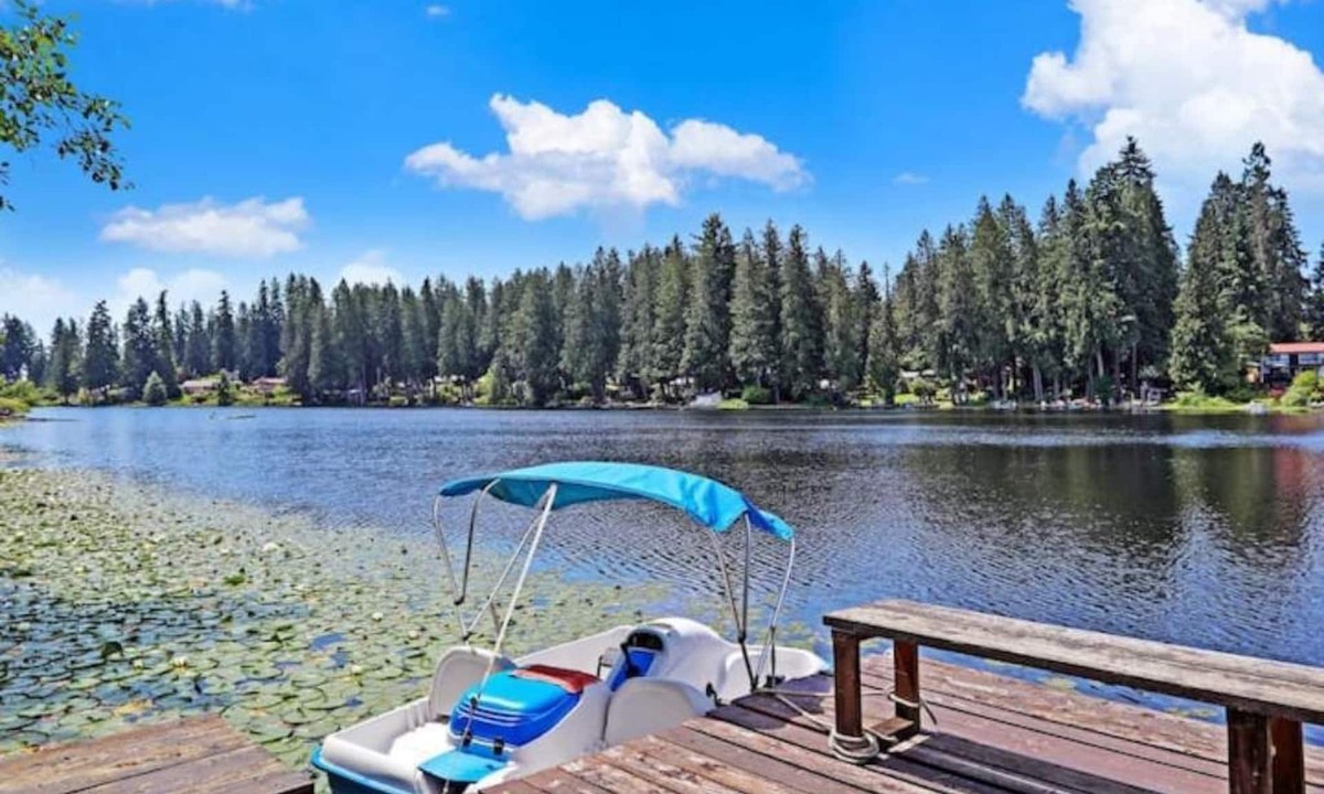 East Renton Highlands RV Rental | Lakefront private camp site