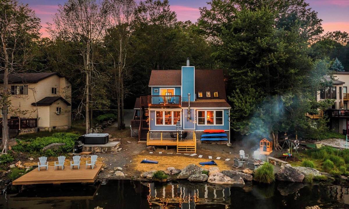 Tobyhanna House | Lakefront! Private Dock, Hot Tub, Kayaks, Fire Pit, Pool, Games