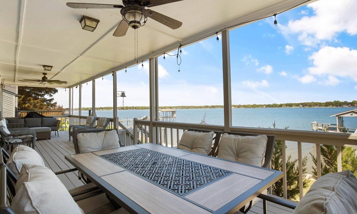 Carolyn Estates House | Lakefront property great for fishing & boating. Spring & Summer dates available!
