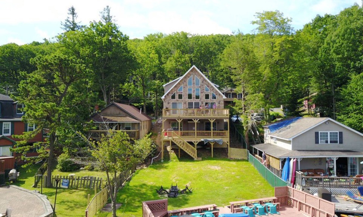 Lake Harmony House | Lakefront Property Private 37 Ft Dock Fire Pit Steps To Bars/Rest. WIFI BBQ