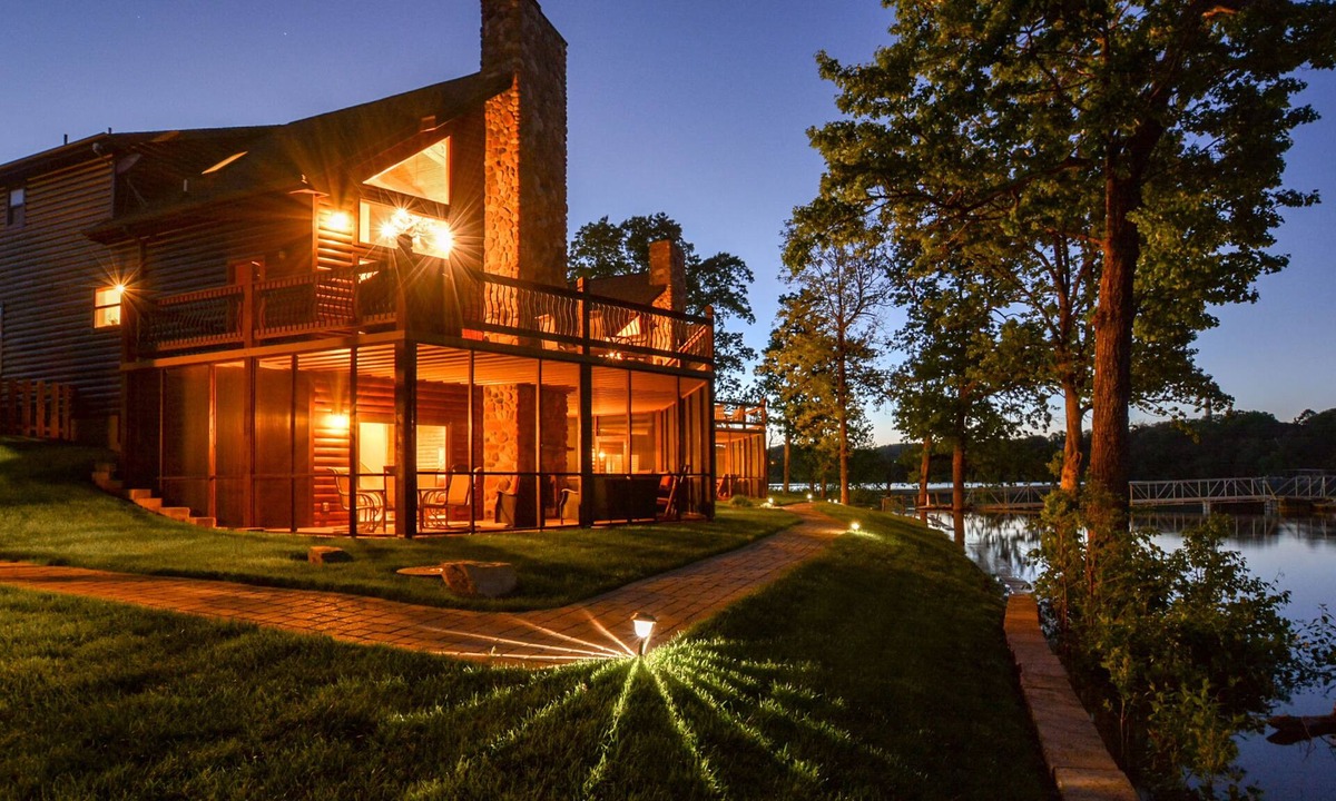 Lampe House | Lakefront Resort Chalet | 2 Pools FREE Amenities Dock Mini Golf Waterslide