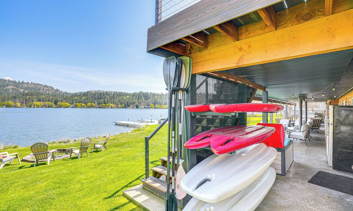 Tumtum House | Lakefront Retreat w/Kayaks, Paddle Boards & Deck!