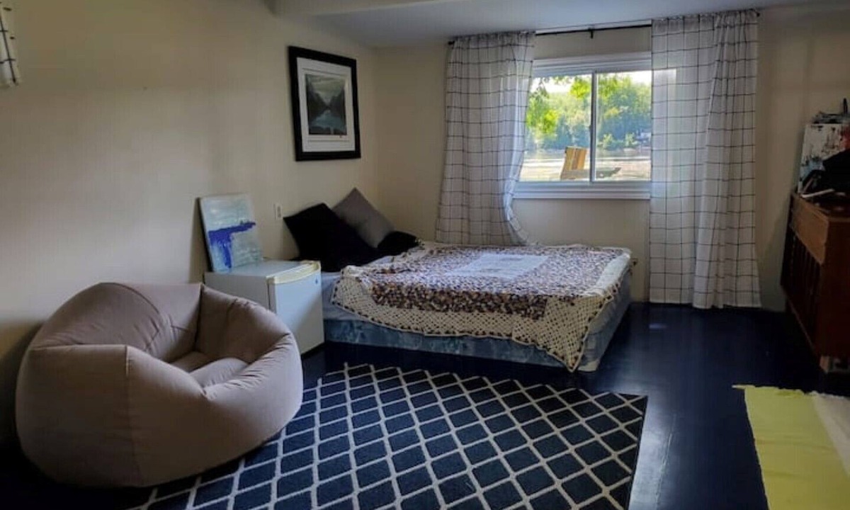 Centre Hastings Cottage | Lakefront Retreat - 2 Bedroom Cottage with Bunkie & Canoe
