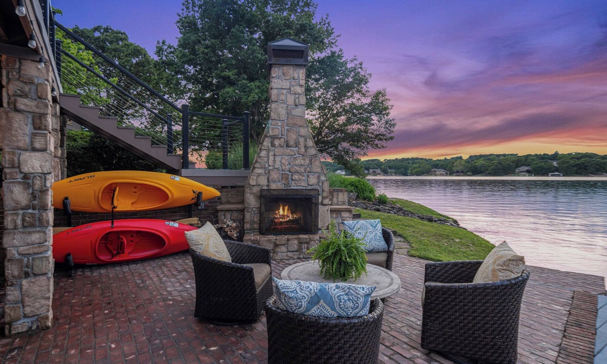 Bella Vista House | Lakefront Retreat - Hot Tub, Dock & Games