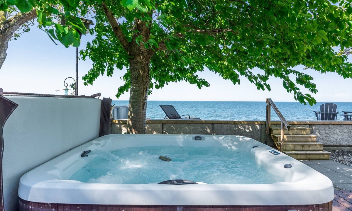 Leamington House | Lakefront Retreat | Hot Tub | Point Pelee