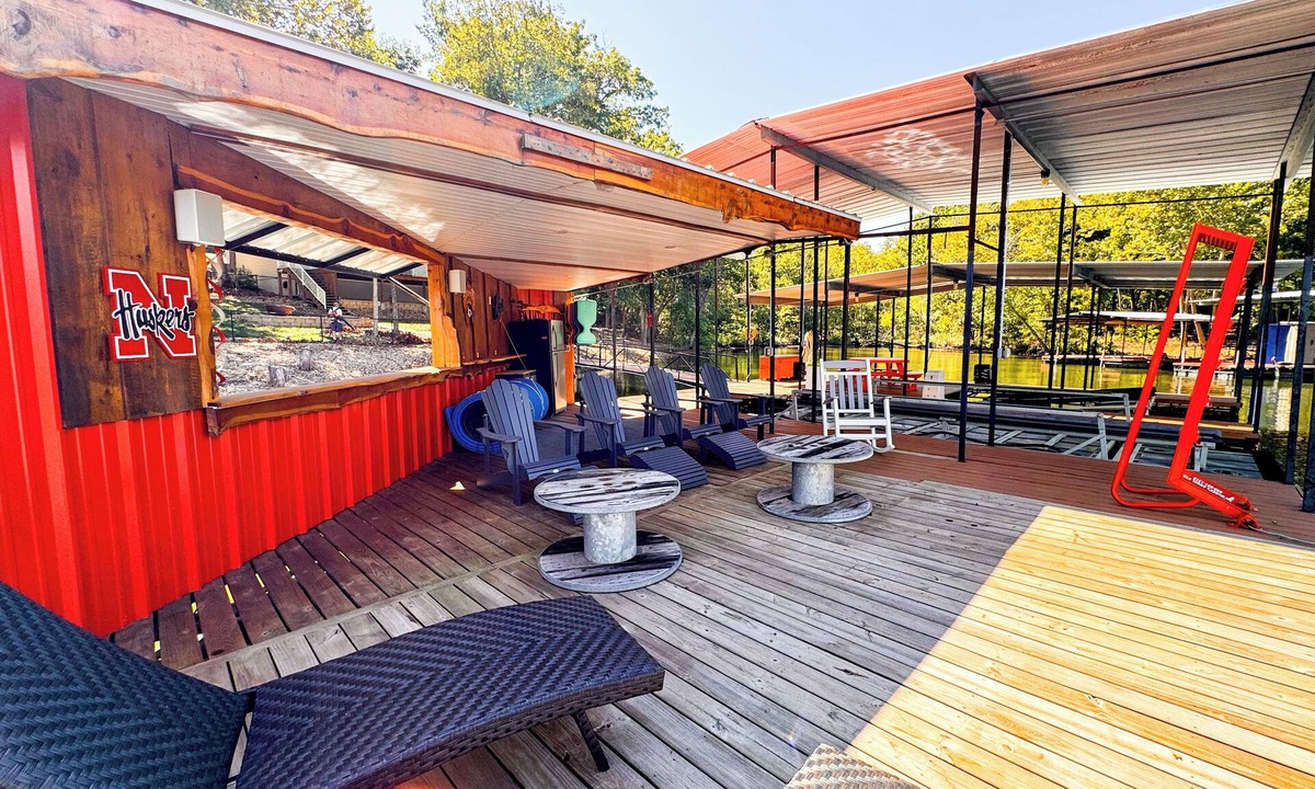 Roach House | Lakefront Retreat - Mile Marker 42 - Dock Bar + Sleeps 15!