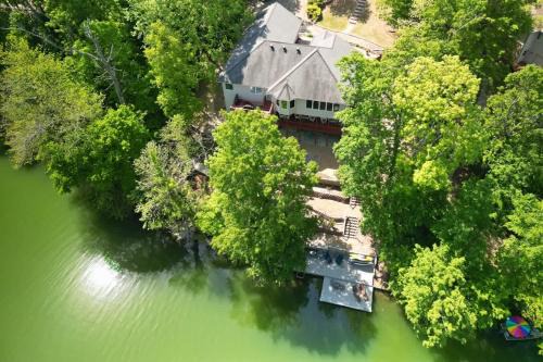 Bella Vista House | Lakefront Retreat - Near Trails & Family Fun