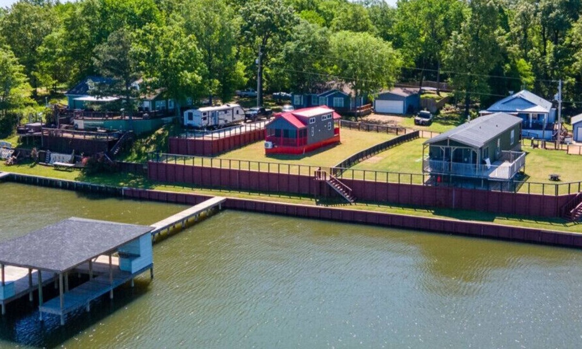 Dogwood House | Lakefront Retreat Paradise!