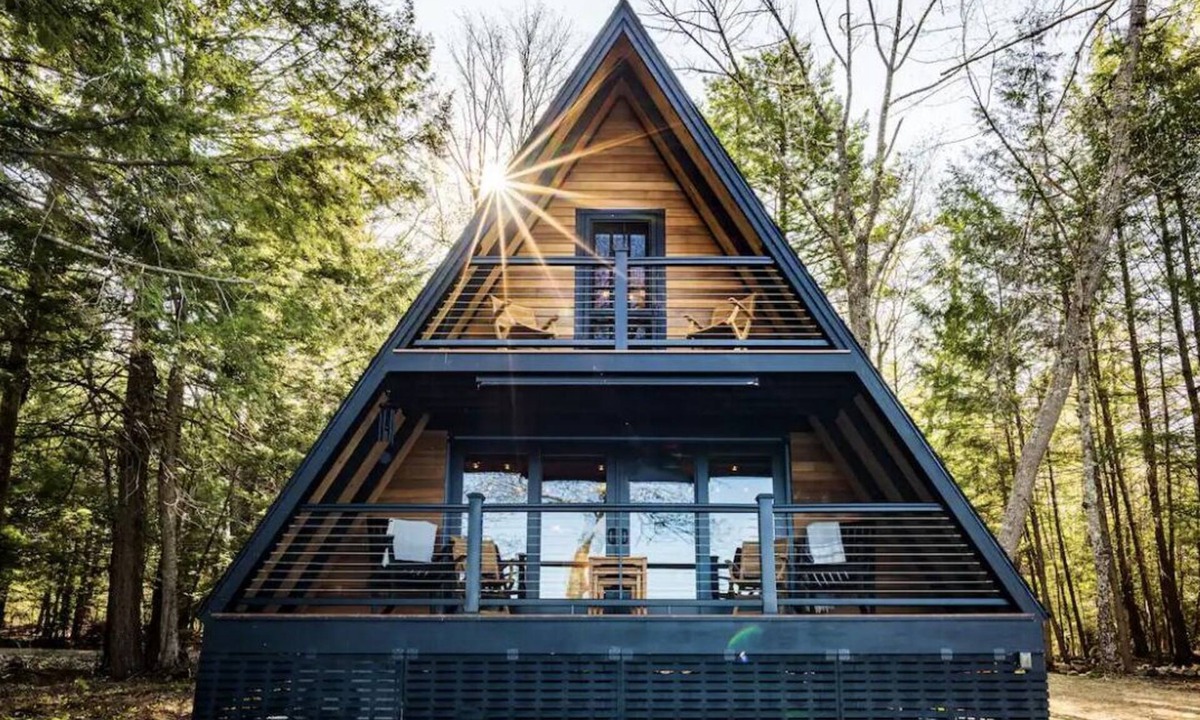 Readfield Cottage | Lakefront Retreat: Pet-Friendly A-Frame with Modern Comforts