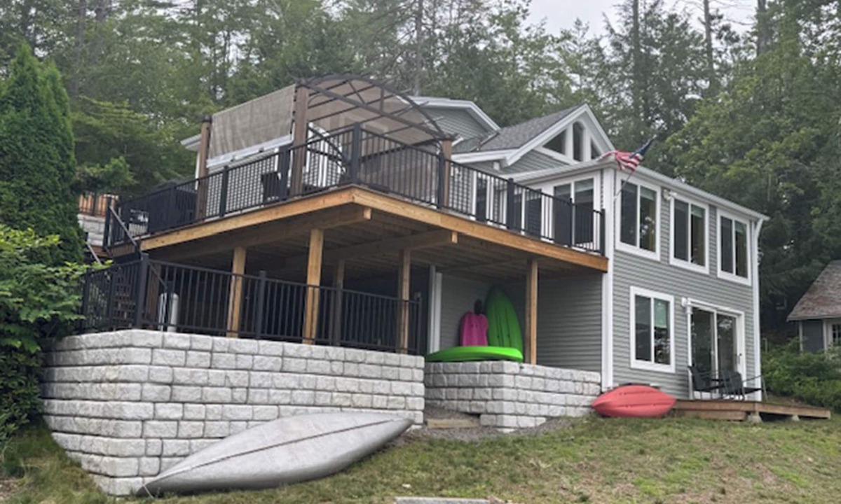 New Hampton House | Lakefront Retreat