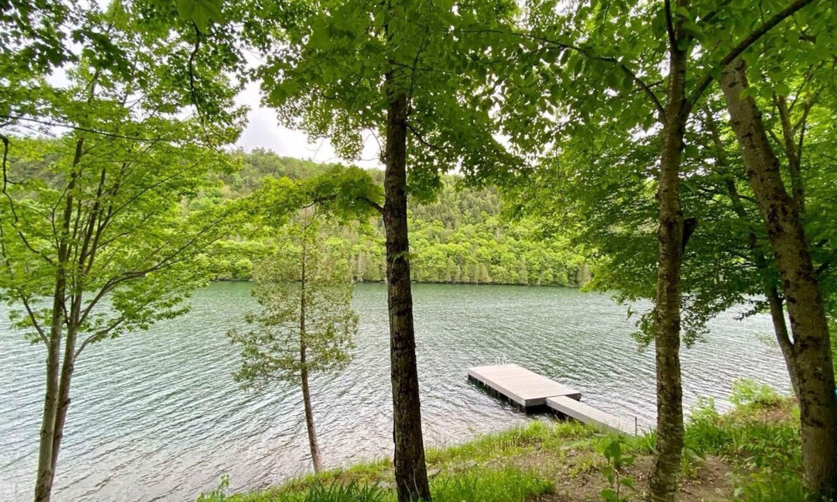 Eastern Vermont House | Lakefront Retreat w/Large Yard & Boat Dock