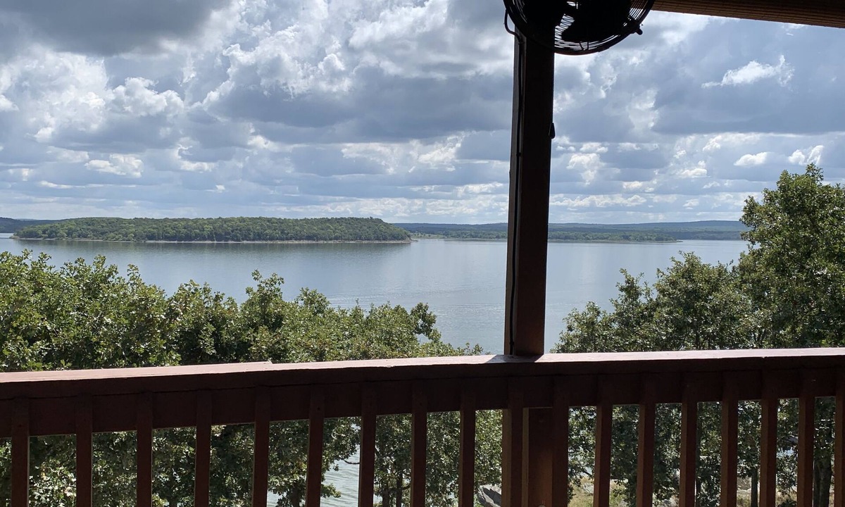 Canadian House | Lakefront Retreat with Spectacular Panoramic Views. Pet Friendly!
