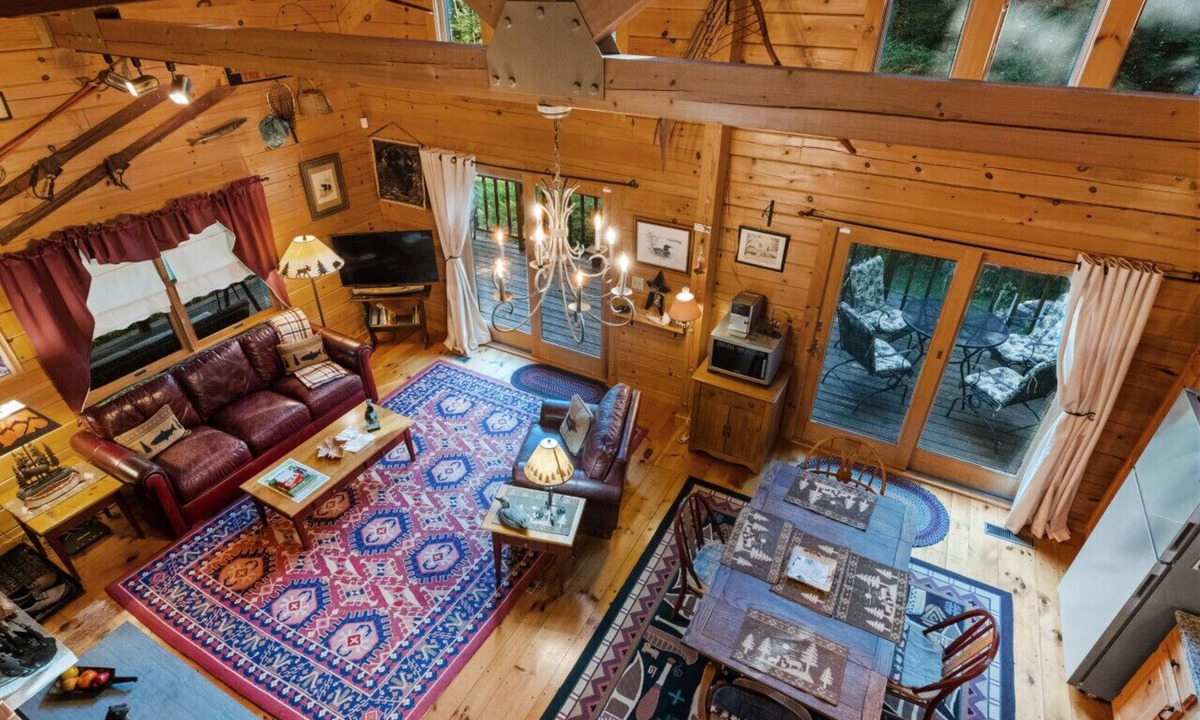 Washington Cabin | Lakefront Ski Log Cabin on 2 acres