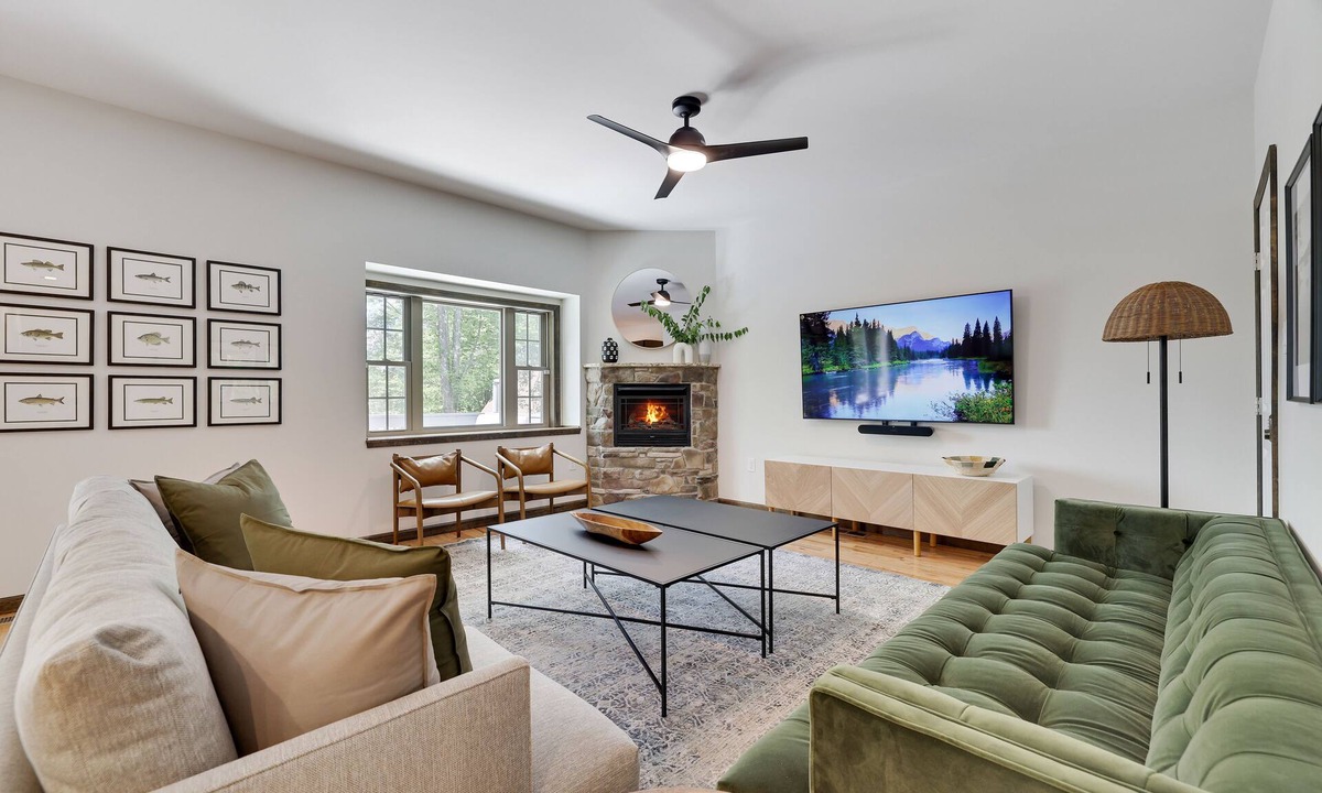 Pocono Lake House | Lakefront - Sleeps 14 - 5 bedrooms - 3 bathrooms - 2 Gamerooms - Hot tub