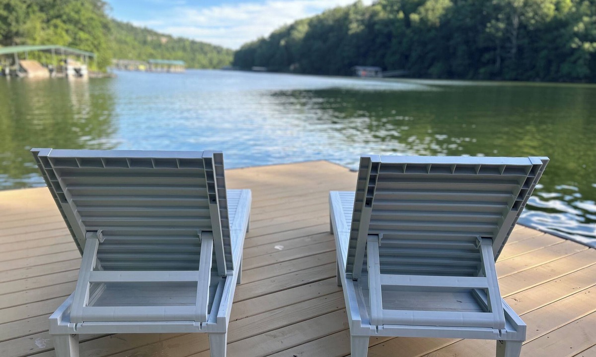 Arley House | Lakefront Smith Lake Retreat - Private Dock, Paddleboards, Sleeps 8