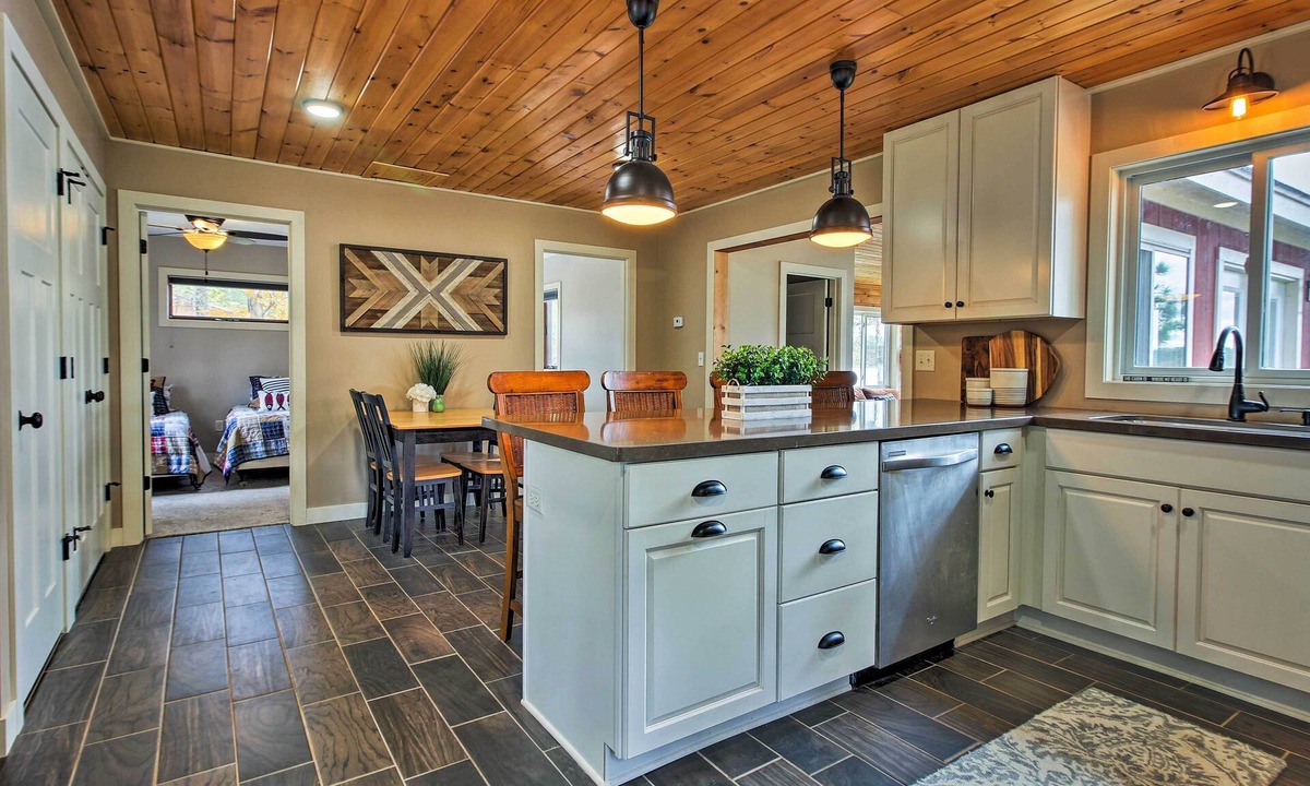 Solon Springs Cabin | Lakefront Solon Springs Cabin w/Private Dock!
