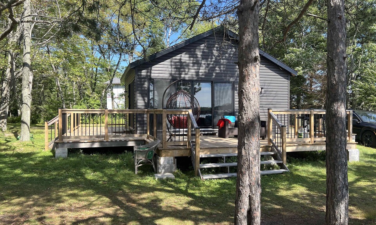 Carling Cabin | Lakefront Studio Cottage #8