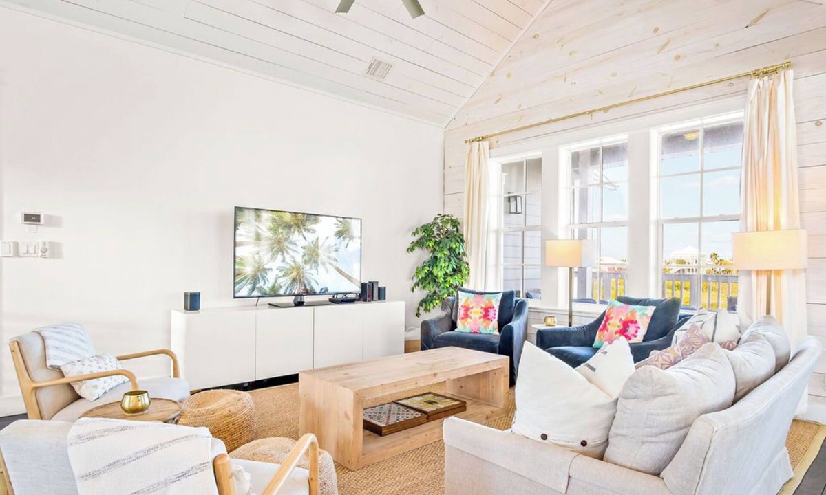 Cinnamon Shore House | Lakefront Stunner w/Outdoor & Indoor Games+Gorgeous Interiors & Amenities
