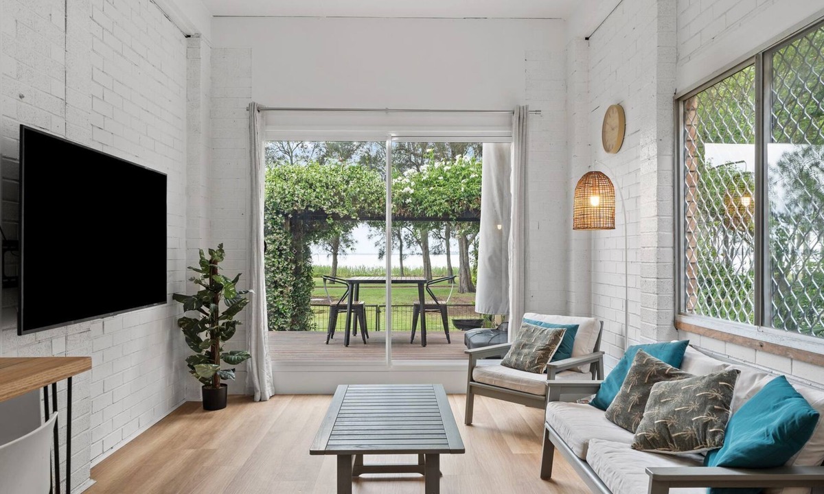 Killarney Vale Apartment | Lakefront Suite Studio Killarney Vale