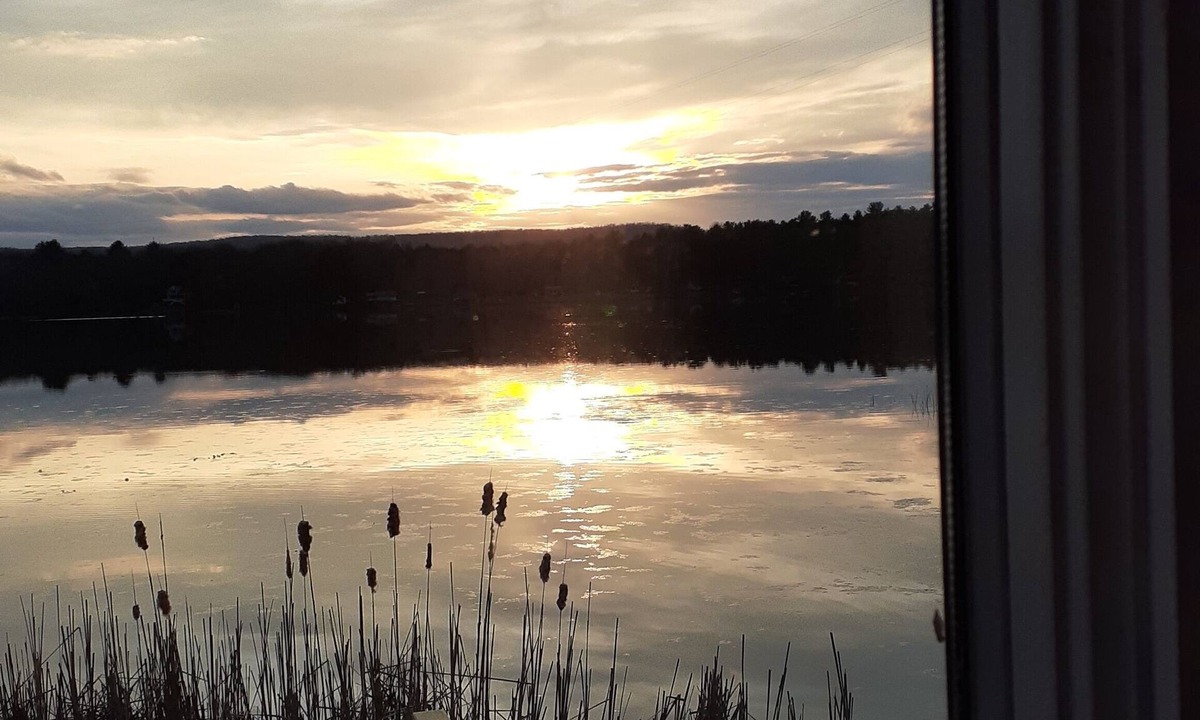 Sharon House | Lakefront Summer Stunner in New England Just 2 Hours From NYC