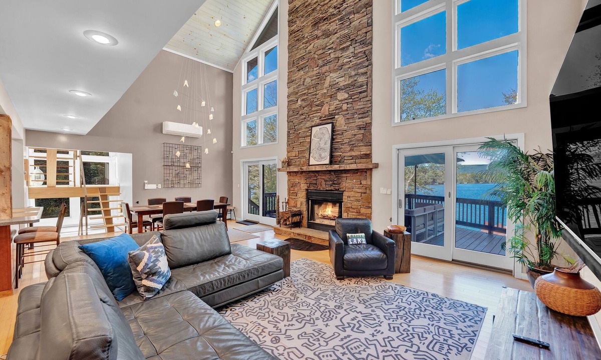 Lake Ariel House | Lakefront Sunsets, Hot Tub, Pool Table, Wet Bar, Kayaks, Canoe, Fire Pit, 2 King Beds, 75" TV