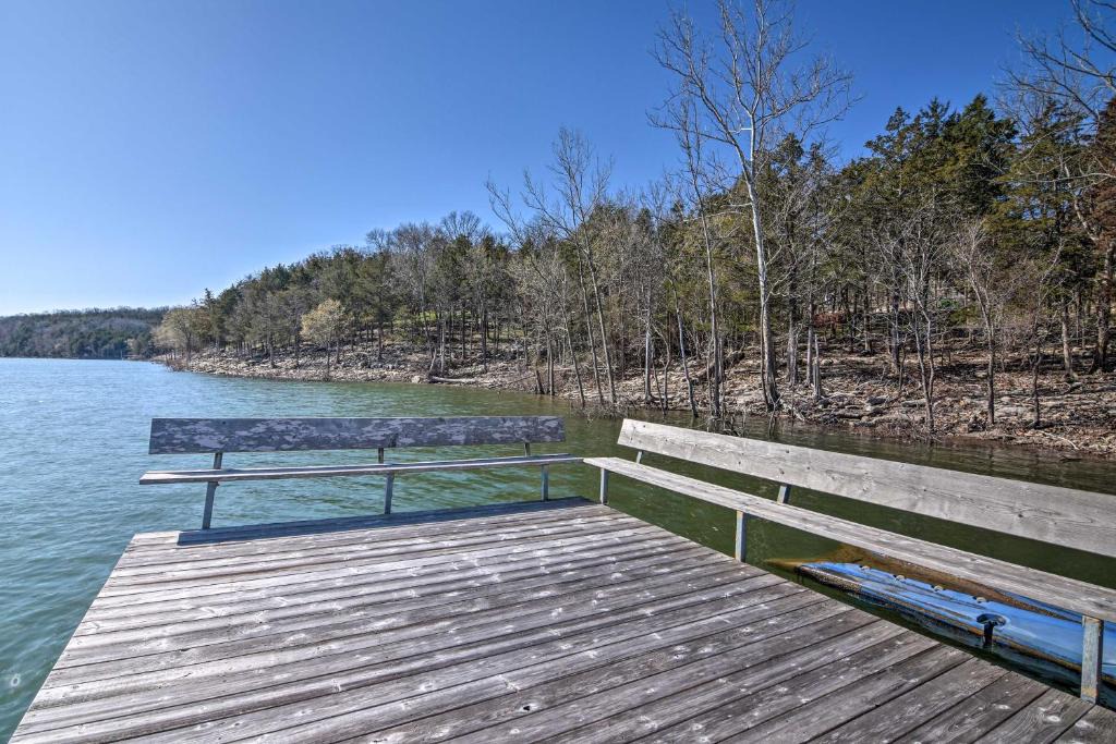 Emerald Beach House | Lakefront Table Rock Getaway w/Private Swim Dock!