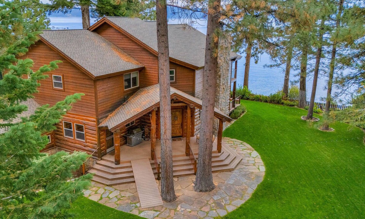 Lake Forest House | Lakefront Tahoe Chalet | Private Shoreline & Views