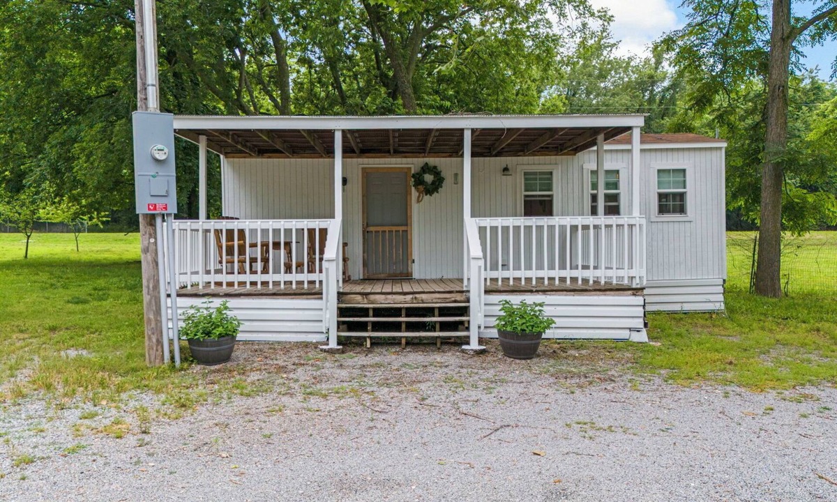 Pryor House | Lakefront Tiny Farm House, with pool, on quiet Lake Hudson