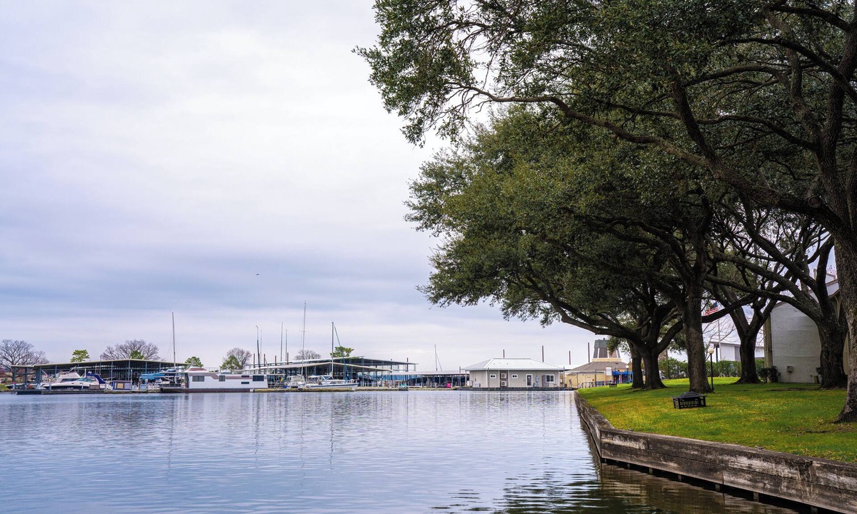 Walden on Lake Conroe House | Lakefront townhouse in Montgomery, Texas