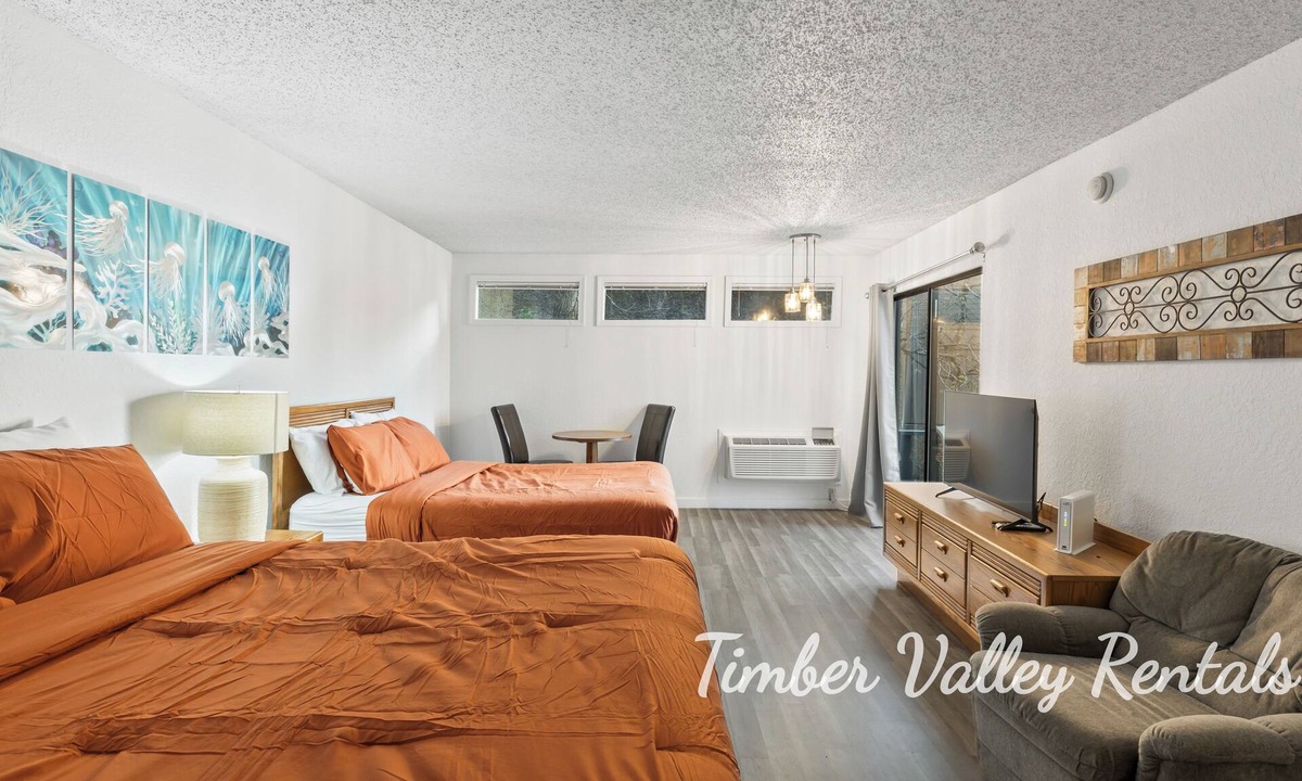 Lake of the Ozarks Apartment | Lakefront Treat - Private Suite, TV, Dining - Unit 3